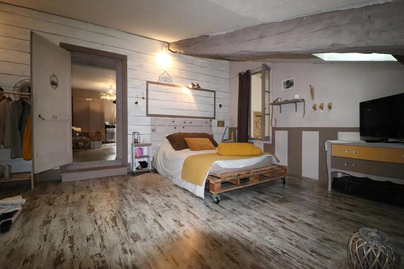 Maison en pierre - 350 m² - 8 pièces