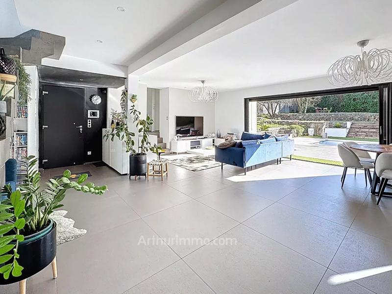 Maison - 140 m² - 5 pièces