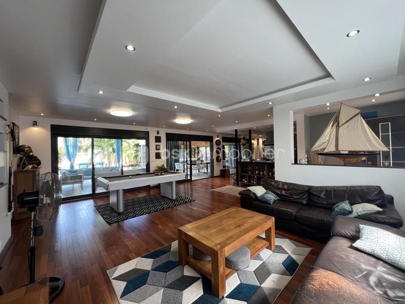 Propriété - 374 m² - 13 pièces