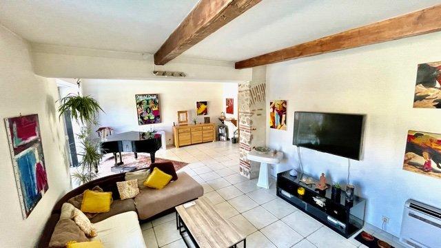 Maison - 280 m² - 6 pièces