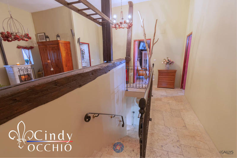 Maison - 198 m² - 6 pièces