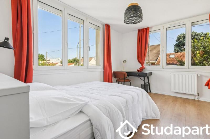 Chambre - 11 m² - 1 pièce