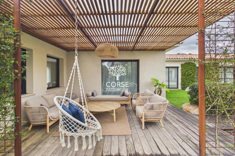 Maison - 208 m² - 5 pièces