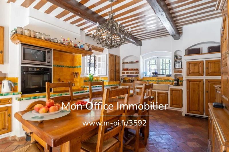 Propriété - 270 m² - 8 pièces