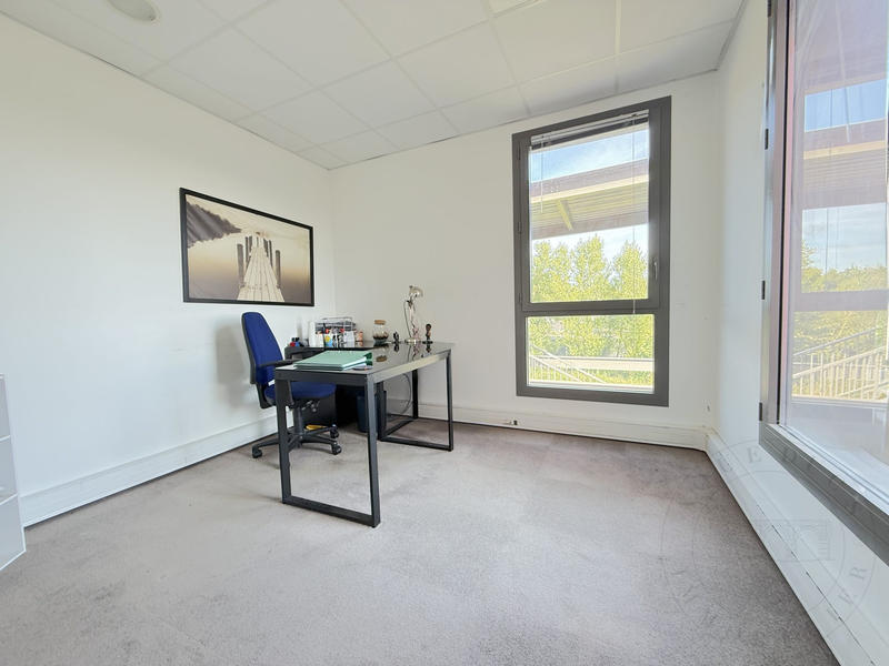 Bureau - 68 m² - 7 pièces