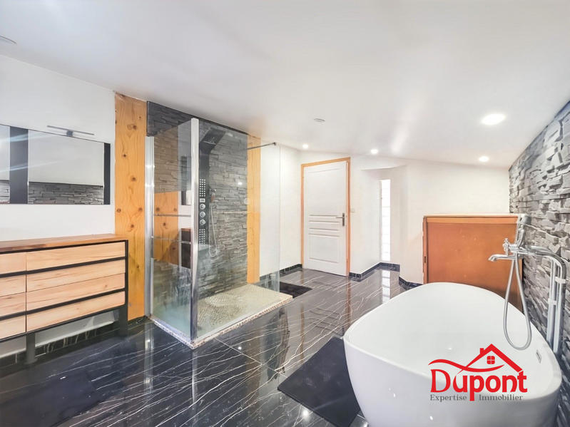 Maison contemporaine - 166 m² - 8 pièces