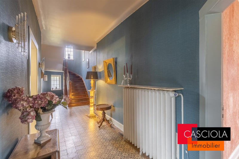 Maison - 259 m² - 9 pièces