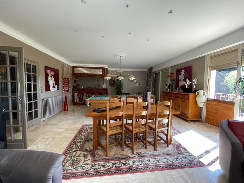 Maison - 160 m² - 11 pièces