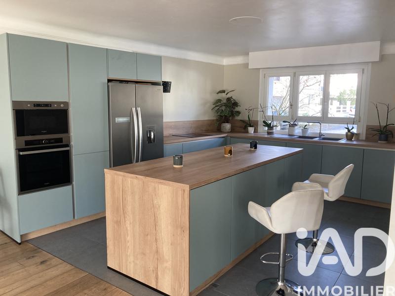 Maison - 216 m² - 12 pièces