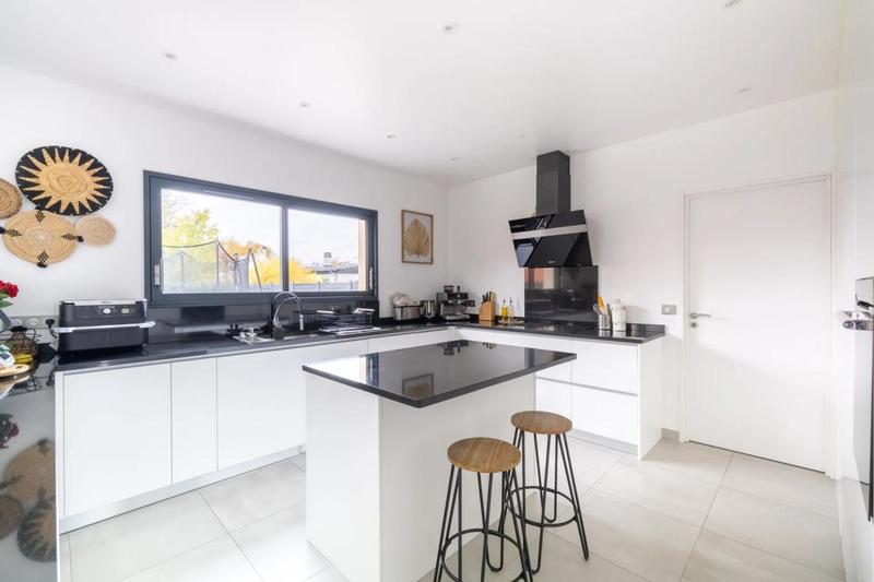 Maison - 168 m² - 8 pièces