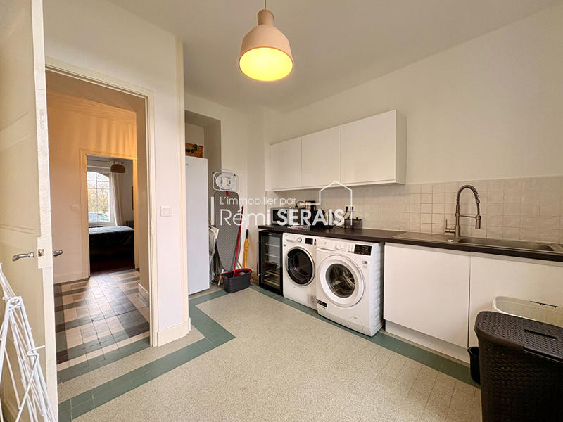 Maison - 202 m² - 9 pièces