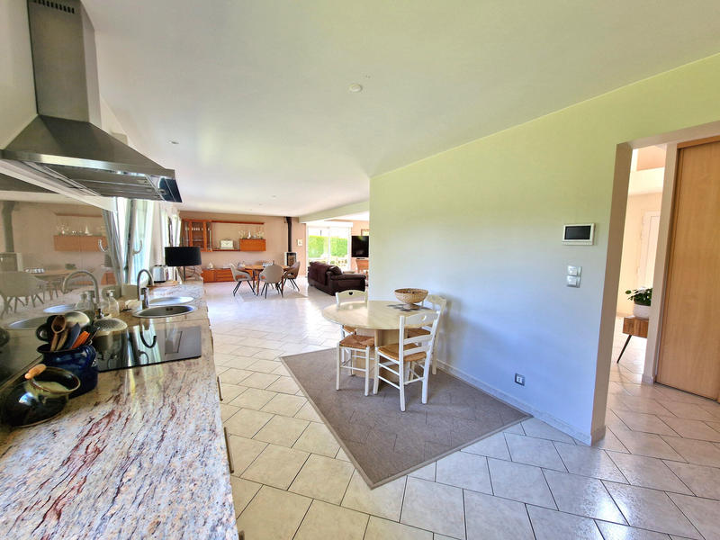 Maison - 270 m² - 6 pièces