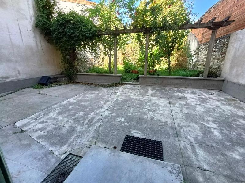 Maison - 225 m² - 9 pièces