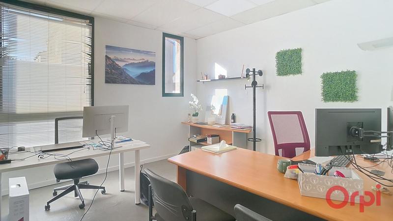 Bureau - 142 m² - 1 pièce