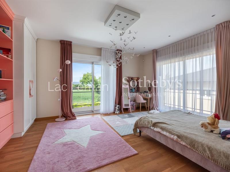 Maison - 312 m² - 9 pièces