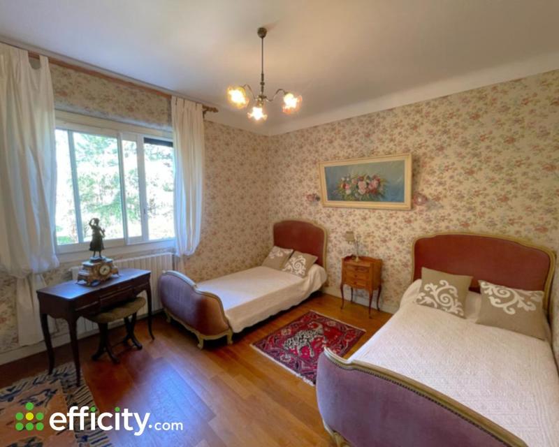 Maison - 230 m² - 11 pièces