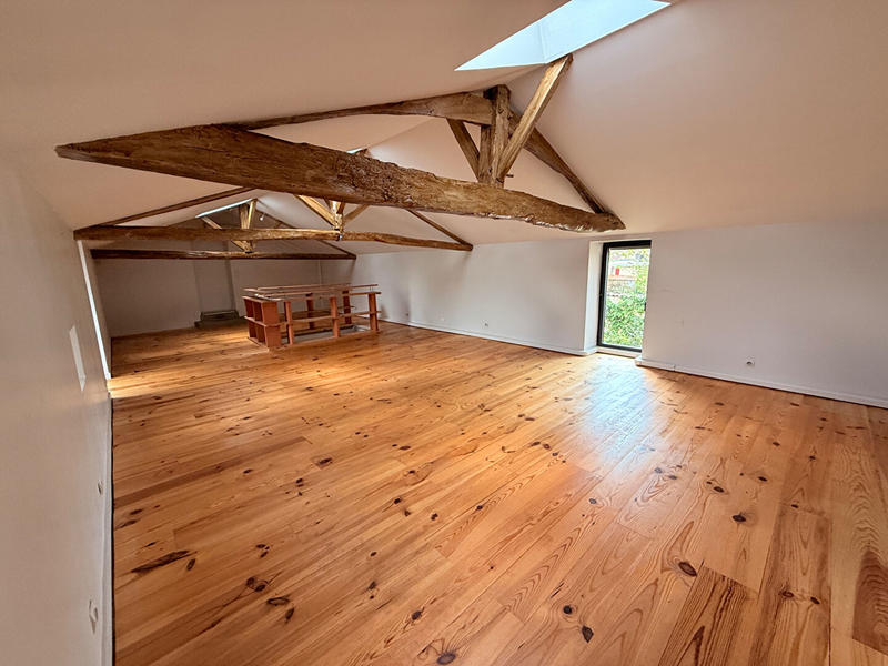 Maison - 216 m² - 9 pièces