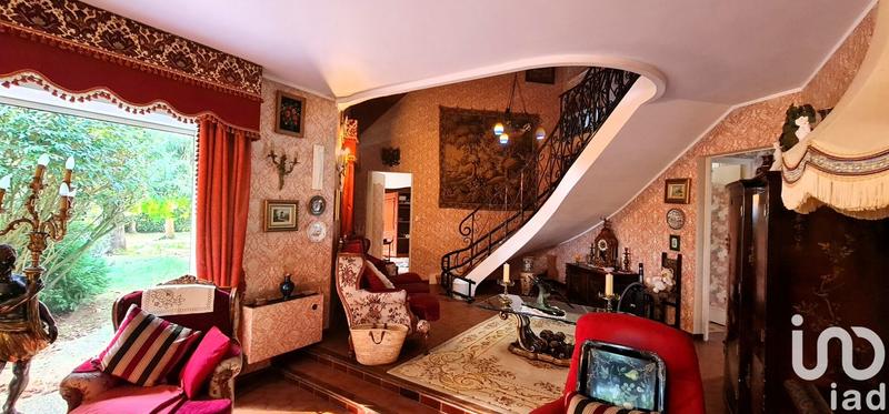 Maison - 225 m² - 8 pièces