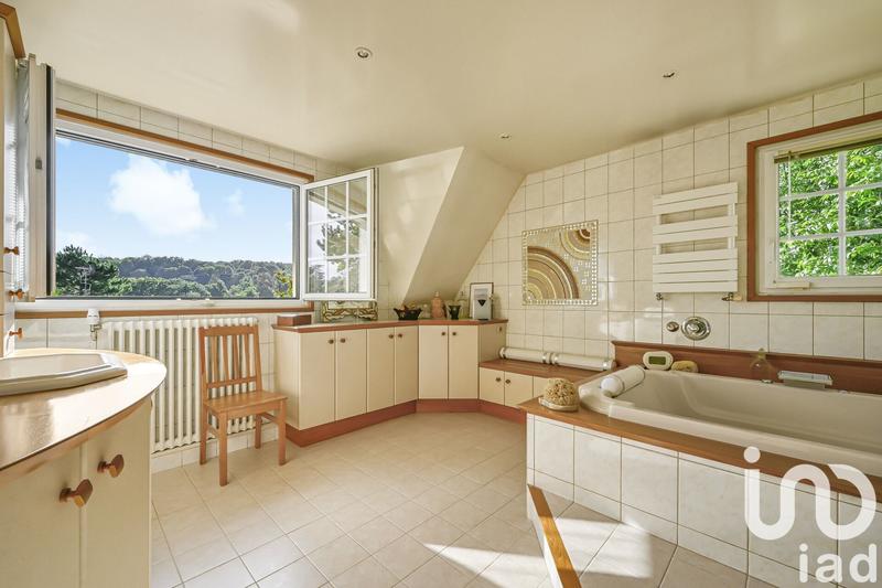 Maison - 250 m² - 10 pièces