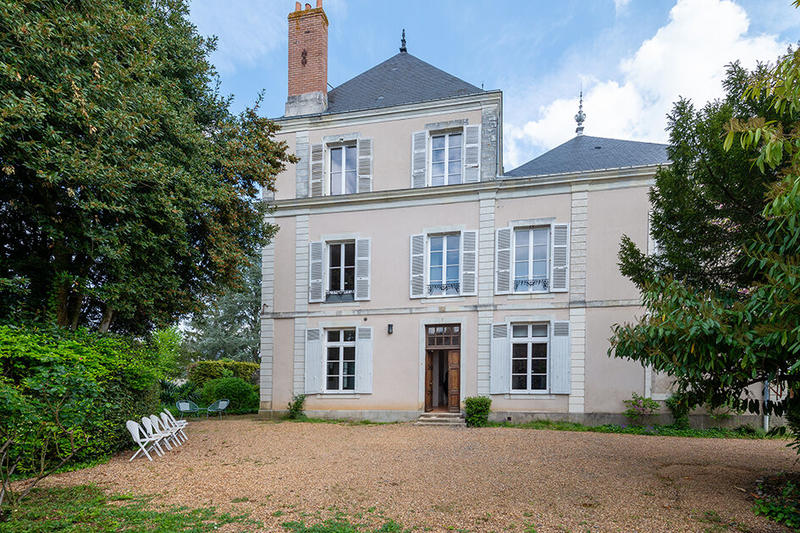 Maison - 382 m² - 10 pièces