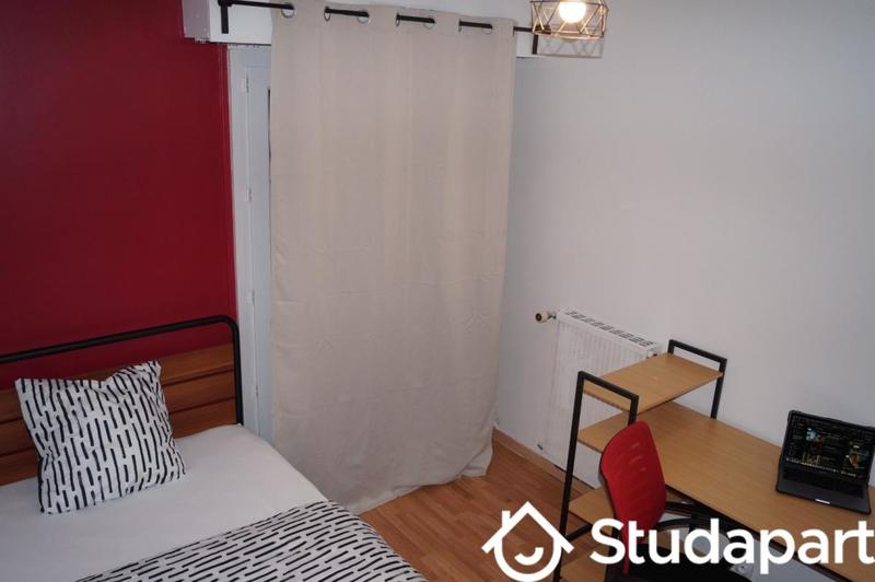 Chambre - 12 m² - 1 pièce