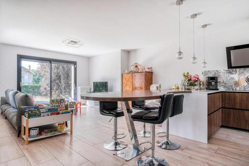 Maison - 210 m² - 8 pièces