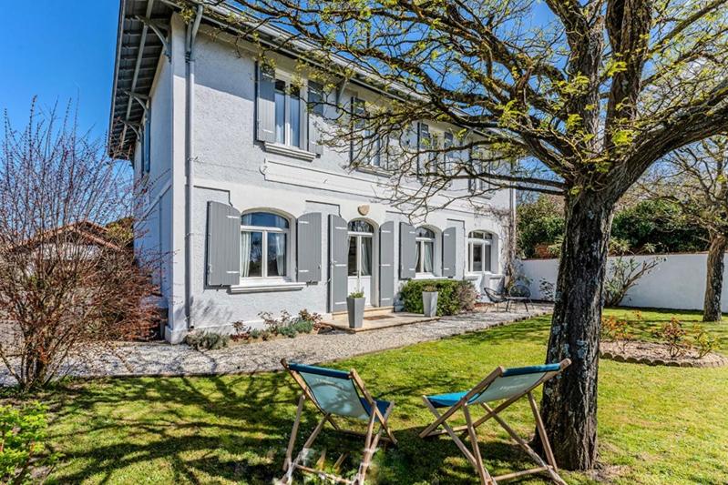 Maison - 217 m² - 10 pièces