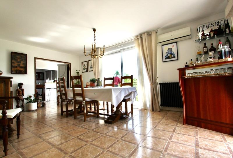 Maison - 175 m² - 9 pièces