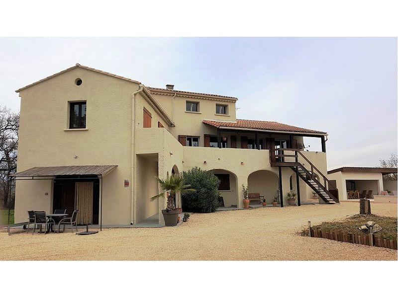 Maison - 235 m² - 10 pièces