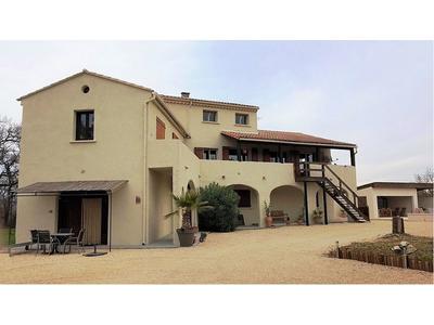 Maison - 235 m² - 10 pièces