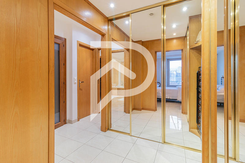 Appartement - 210 m² - 5 pièces