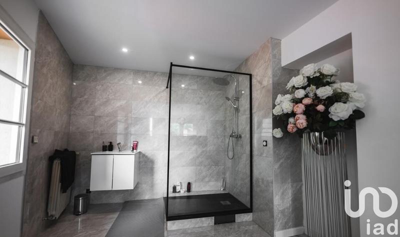 Maison - 298 m² - 10 pièces