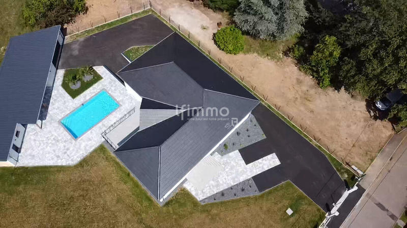 Maison - 183 m² - 6 pièces