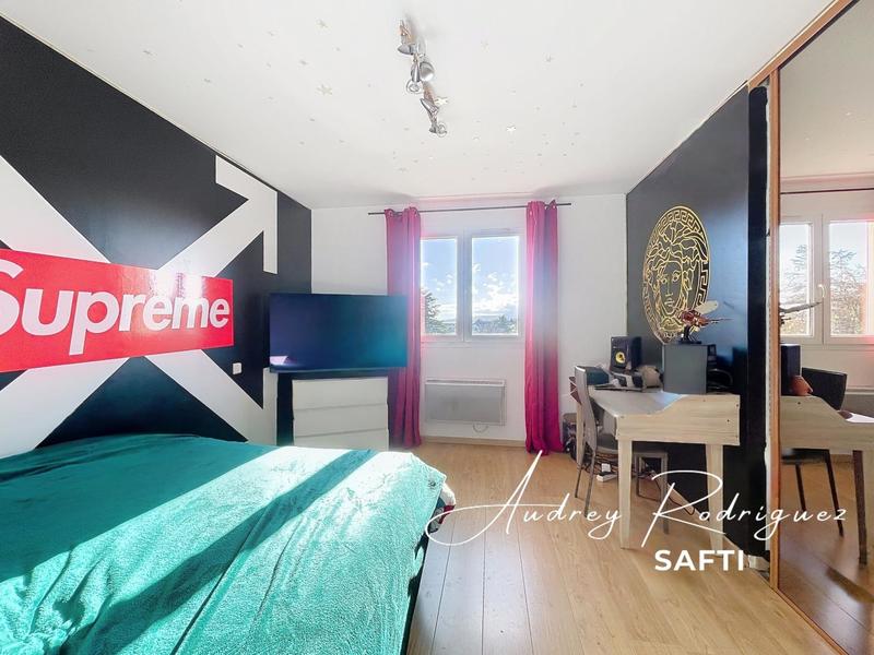 Maison - 220 m² - 8 pièces