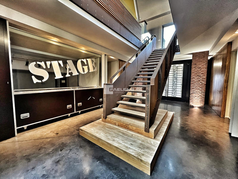 Loft - 435 m² - 5 pièces