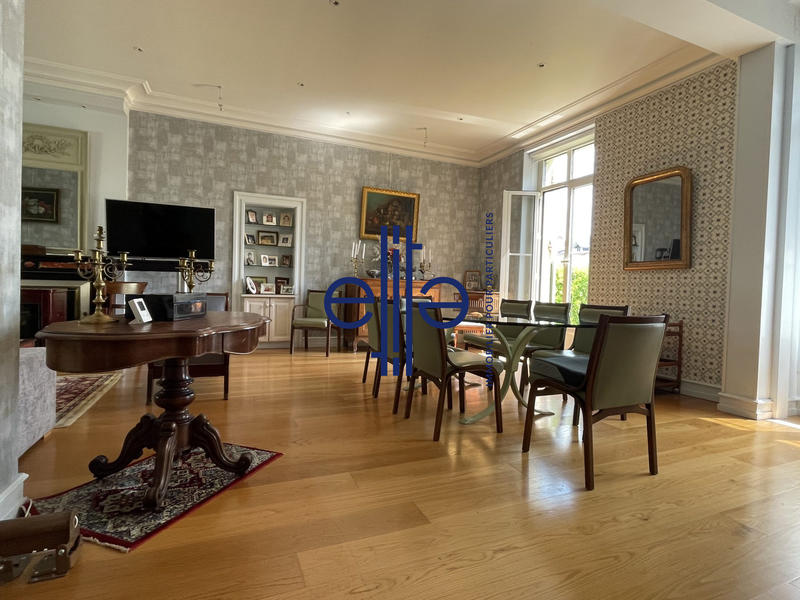 Maison - 278 m² - 10 pièces