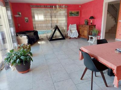 Maison - 270 m² - 9 pièces