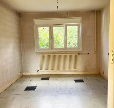 Maison - 99 m² - 6 pièces