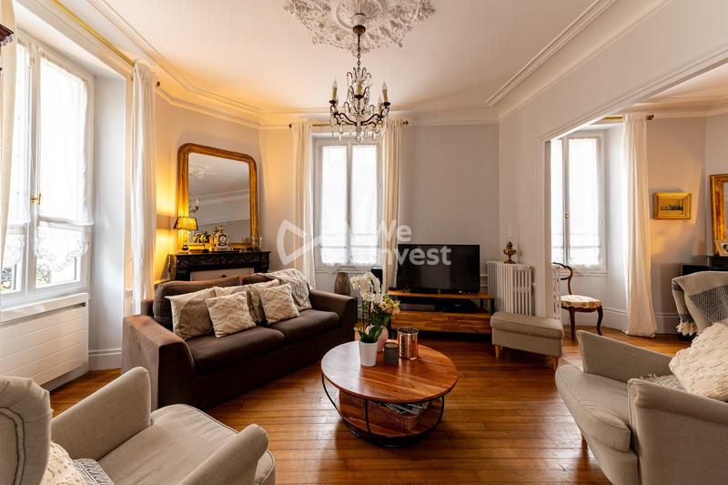 Maison - 195 m² - 9 pièces