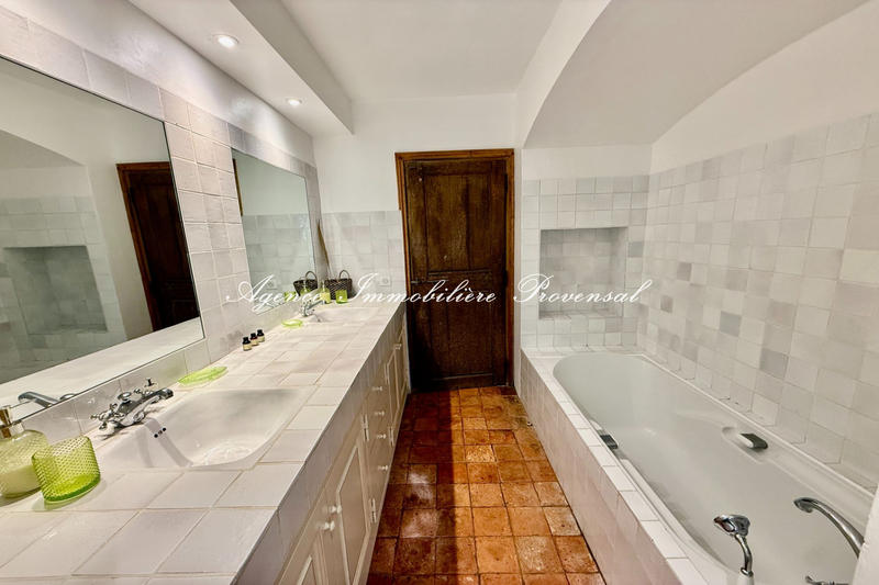 Villa - 300 m² - 8 pièces