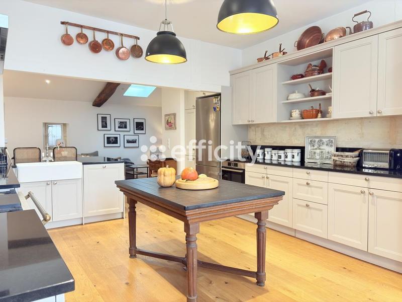 Maison - 228 m² - 7 pièces