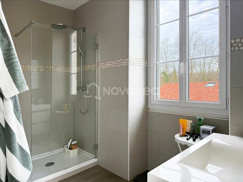 Maison - 192 m² - 8 pièces