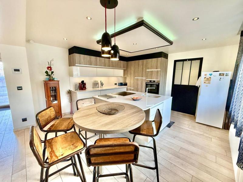 Maison - 186 m² - 7 pièces