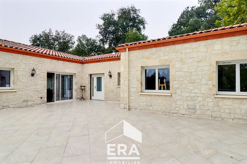 Maison - 210 m² - 5 pièces