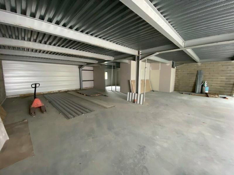 Local d'activité / Entrepôt - 185 m²