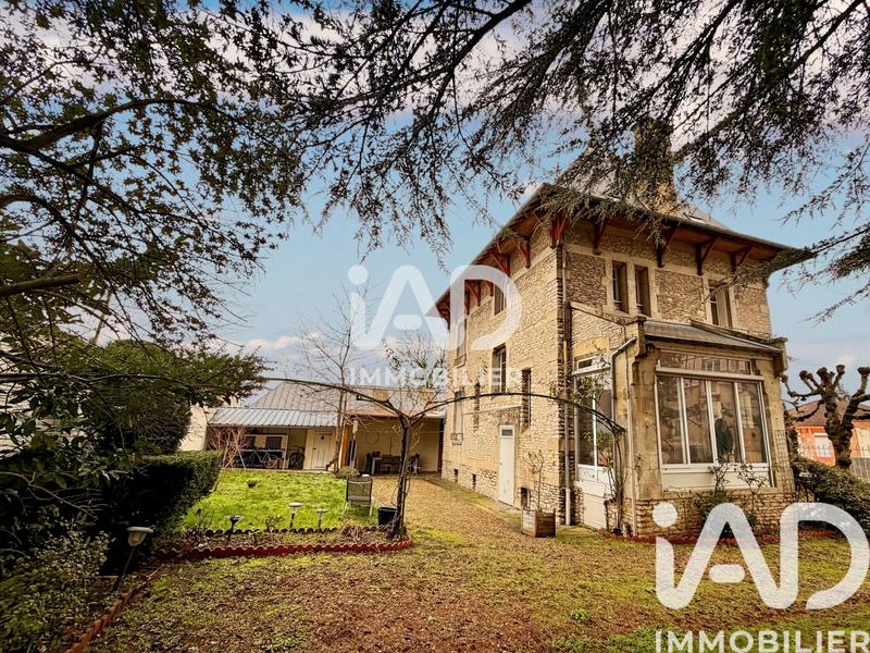 Maison - 163 m² - 8 pièces