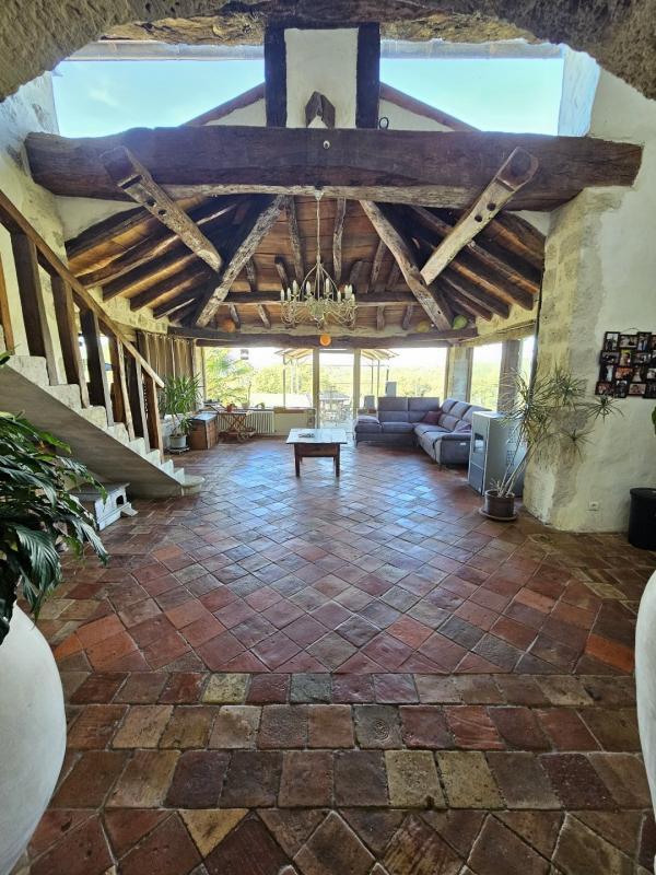 Maison - 760 m² - 16 pièces