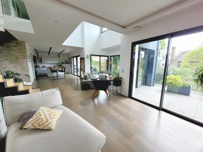 Maison - 221 m² - 9 pièces