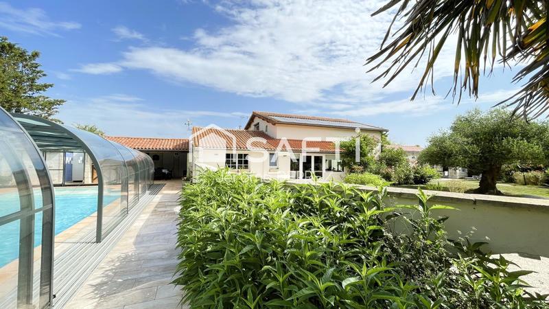 Maison - 244 m² - 11 pièces