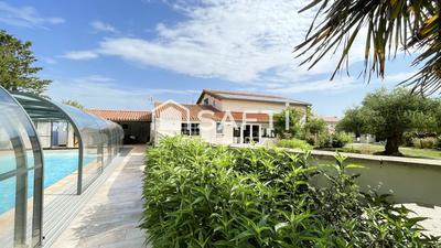 Maison - 244 m² - 11 pièces